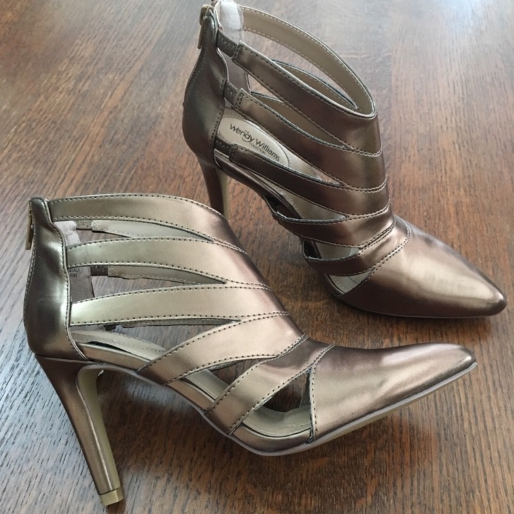 Cut Out Pointed Toe Booties - Picture 1 of 8
